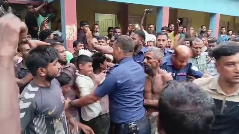গোবিন্দগঞ্জে স্ত্রীকে ছুরিকাঘাট করে পালানোর সময় স্...