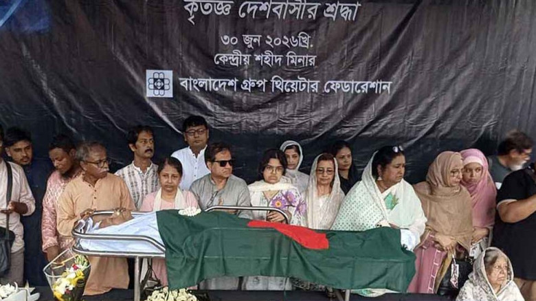 শহীদ মিনারে মুস্তাফা মনোয়ারকে শেষ শ্রদ্ধা...