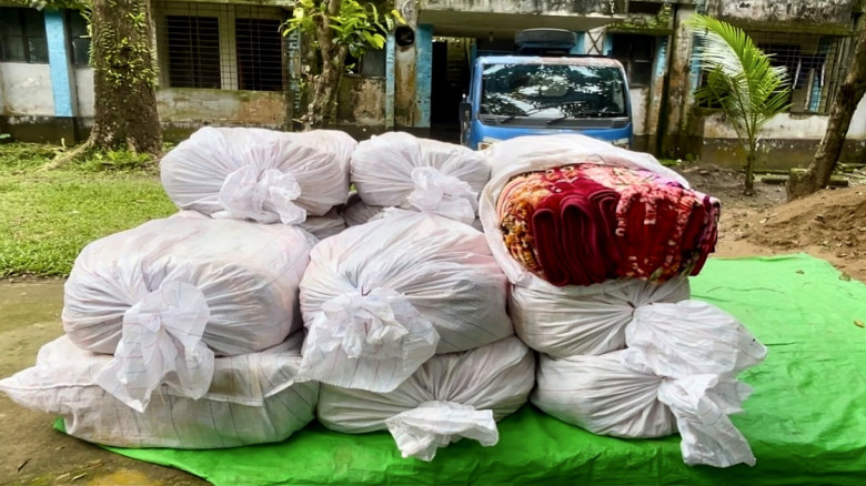 নেত্রকোণায় বিশেষ অভিযানে ১৬০টি ভারতীয় কম্বল জব্দ, ...