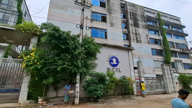 রহস্যময় অসুস্থতায় পোশাক কারখানায় আতঙ্ক, অর্ধশত শ্র...