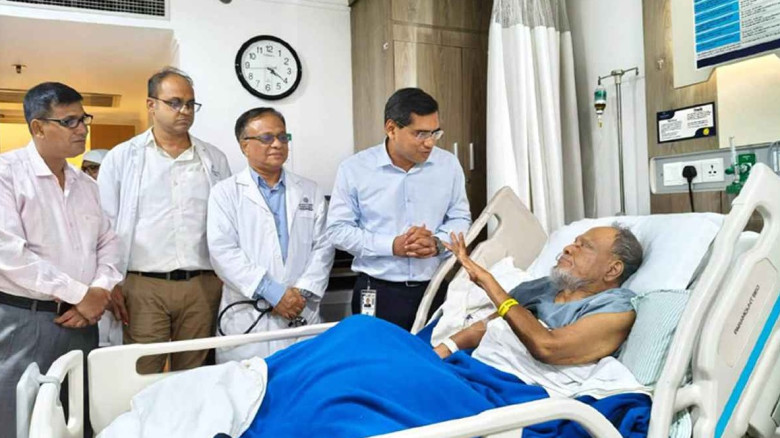 হাসপাতালে রফিকুল ইসলাম মিয়া, খোঁজ নিলেন প্রধানমন্ত...