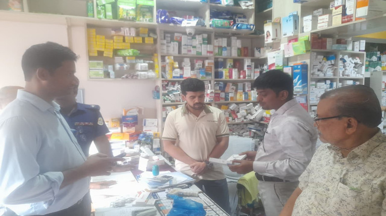 মেয়াদোত্তীর্ণ ওষুধ রাখায় জিয়ানগর বাজারের দুই ফার্ম...