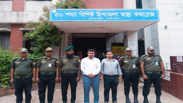 গৌরনদী উপজেলা স্বাস্থ্য কমপ্লেক্সে ১০ সশস্ত্র আনসা...