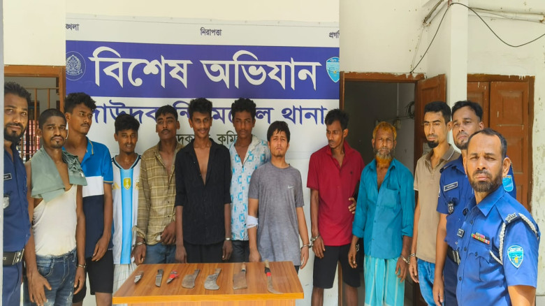 দাউদকান্দিতে ডাকাতির প্রস্তুতি, মাদক ও মানবপাচার ম...