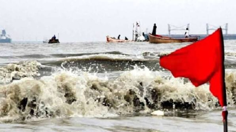 সমুদ্রবন্দরে ৩ নম্বর সতর্ক সংকেত...