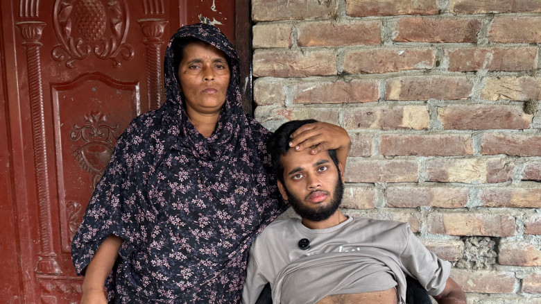 দালাল চক্রের ফাঁদে পড়ে ইরান যাত্রা: বুকে গুলির ক্ষ...