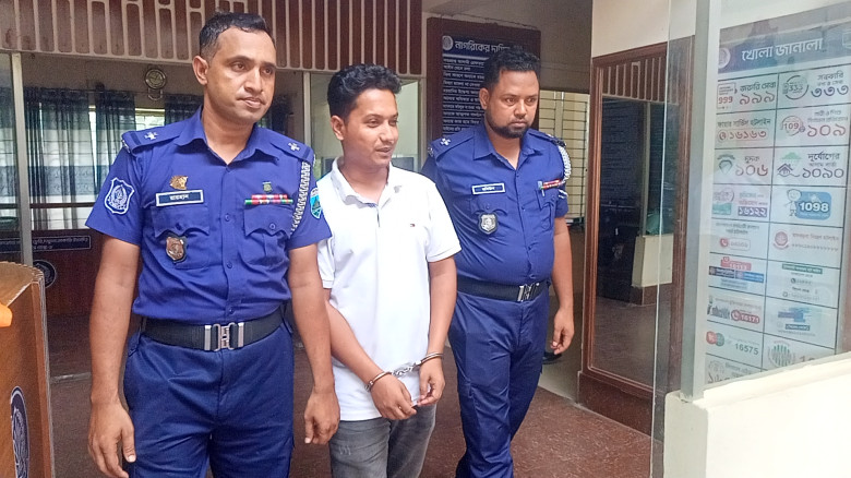 ৮ শিক্ষার্থীর ফর্ম ফিলাপের টাকা আত্মসাৎ, অভিযুক্ত ...