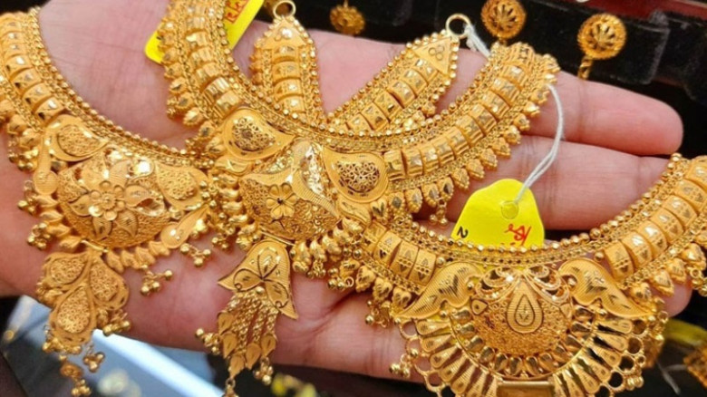 দেশের বাজারে কমল সোনার দাম...