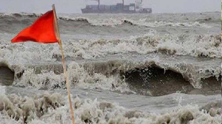 চার সমুদ্রবন্দরে ৩ নম্বর সতর্ক সংকেত...