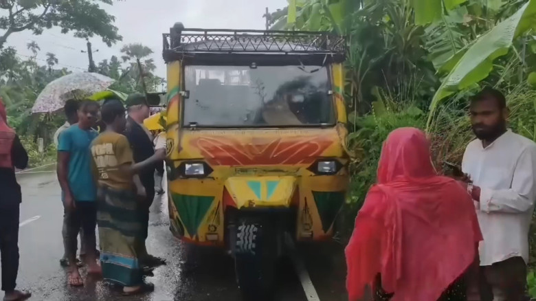 ভোলায় টমটমের চাপায় হেলফার নিহত...
