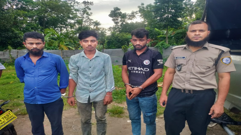 নেত্রকোণায় মাদকের আসরে অভিযান, হাতেনাতে ধরা ৩ জনের...