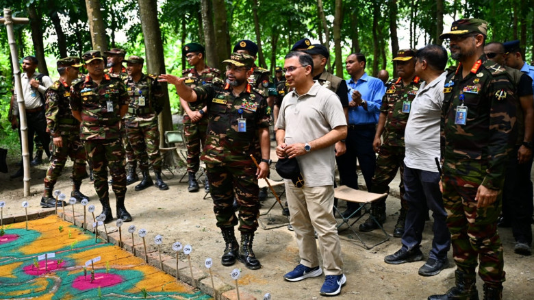 সেনাবাহিনীর গ্রীষ্মকালীন মহড়া আকস্মিক পরিদর্শন করল...