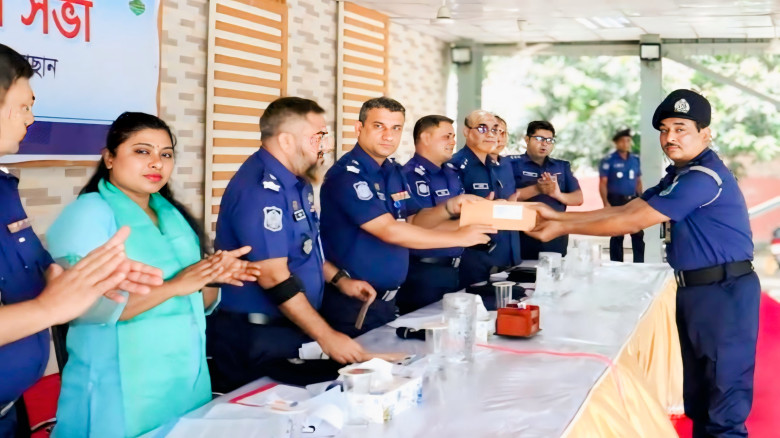 মোহনপুরে ৩৭০ পিস ইয়াবা উদ্ধারের ঘটনায় সম্মাননা পেল...