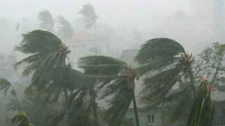 ১৯ অঞ্চলে ঝড়ের আভাস, নদীবন্দরে সতর্কতা...