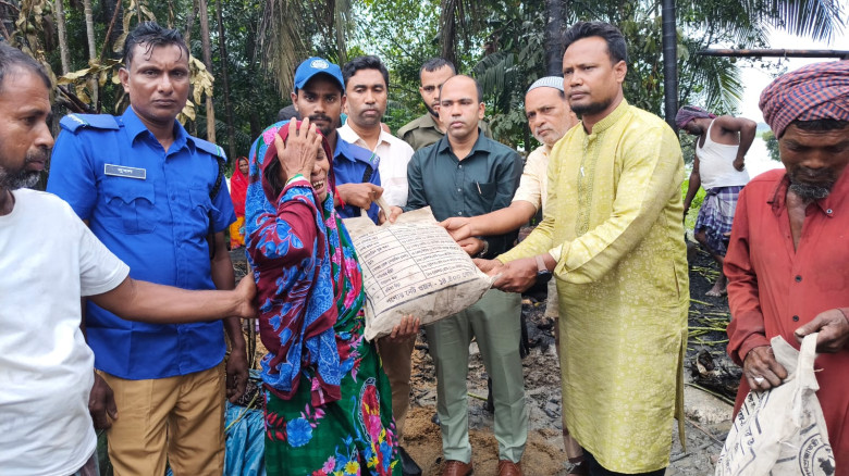 মদনে আগুনে পুড়ে যাওয়া কৃষক পরিবারের পাশে দাঁড়ালে...