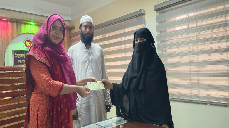 এমপি মাহবুবা হাকিমের ঐচ্ছিক তহবিলের আর্থিক অনুদানে...