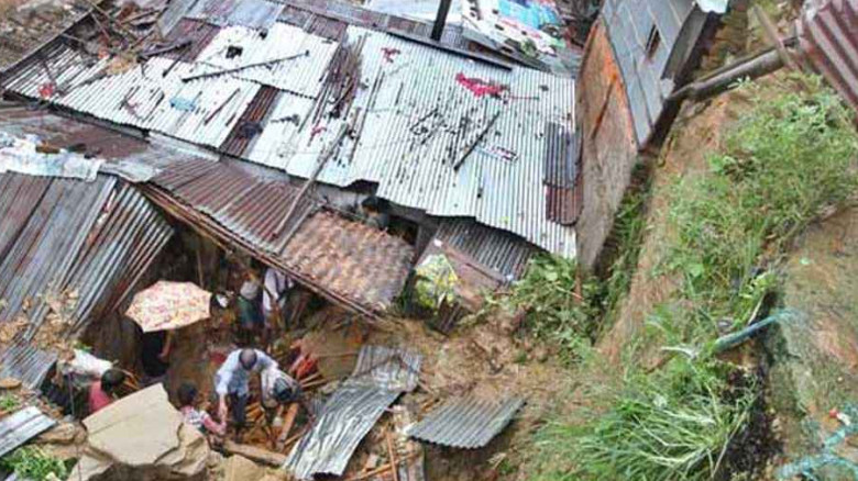 বান্দরবানে পাহাড়ধসে ঘুমন্ত শিশুসহ ৫ জনের মৃত্যু...