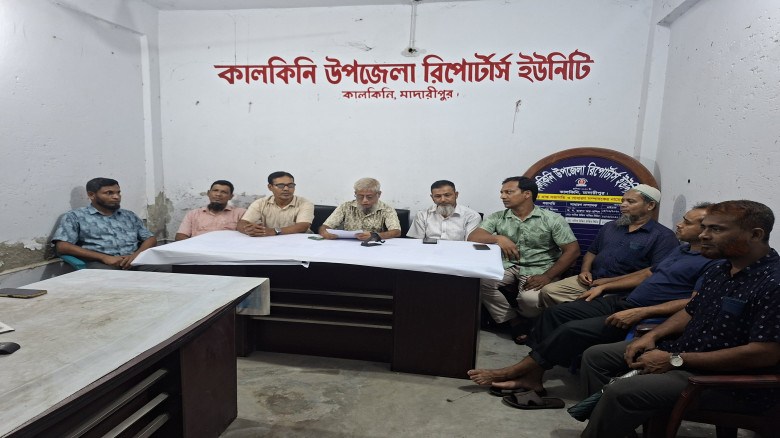 শিক্ষক রাজনের ওপর হামলার প্রতিবাদে সভা, হামলাকারীদ...