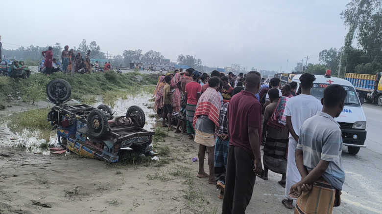 সলঙ্গায় হাটিকুমরুলে বাসচাপায় অটোরিকশার দুই যাত্রী ...