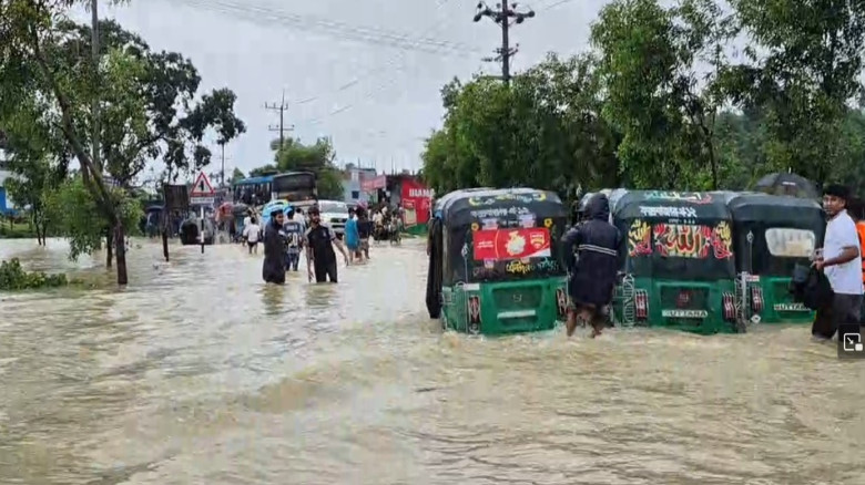 বর্ষণে প্লাবন বৃত্তে বিপর্যস্ত কক্সবাজার...