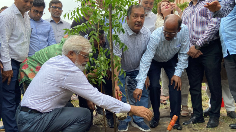শহীদ জিয়ার শাহাদাৎ বার্ষিকীর বৃক্ষরোপণ কর্মসূচিতে ...