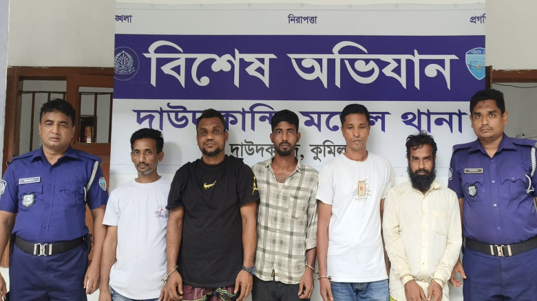 দাউদকান্দিতে পৃথক অভিযানে মাদক কারবারিসহ গ্রেপ্তার...