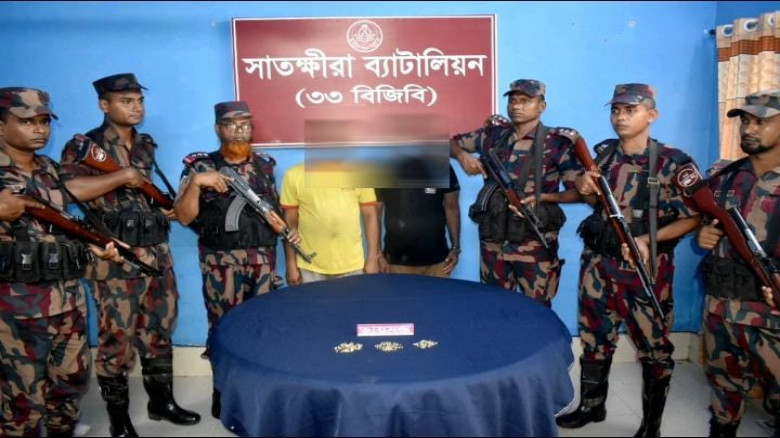 ভোমরা চেকপোস্টে ২১৬টি ডায়মন্ডের নাকফুল জব্দ, আটক ২...