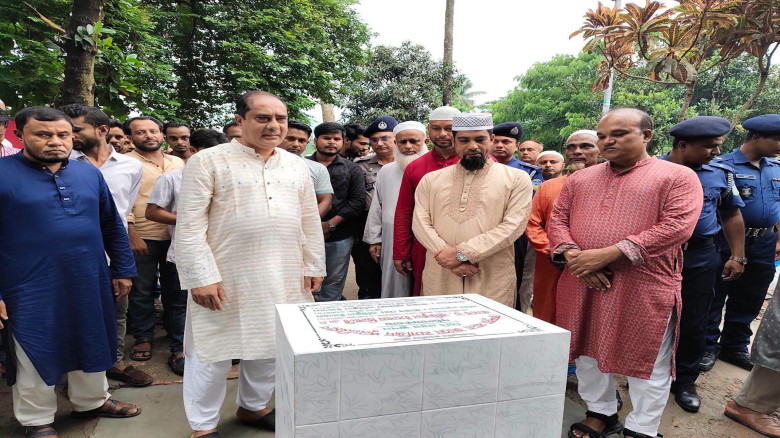কেন্দুয়া থানা মসজিদের নতুন ভবনের ভিত্তিপ্রস্তর উদ্...