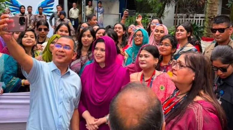 ঢামেক ক্যাম্পাসে হাস্যোজ্জ্বল সেলফি প্রধানমন্ত্রীর...