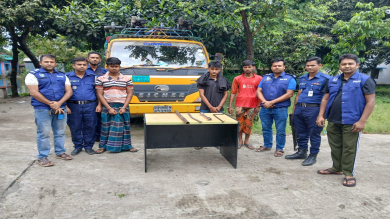 হোসেনপুরে ট্রাক থেকে মাছ লুট ঠেকাতে গিয়ে হত্যাকাণ্...