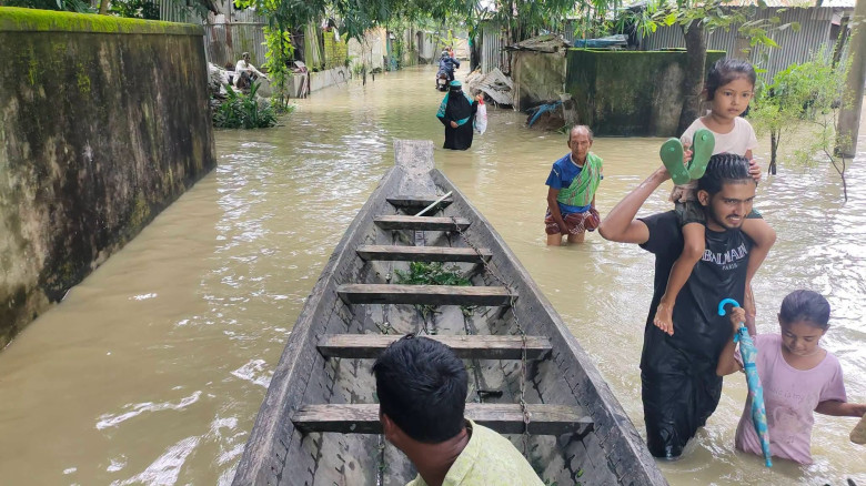 ৩০ হাজার মানুষকে ঘরছাড়া করে শান্ত হলো খোয়াই...