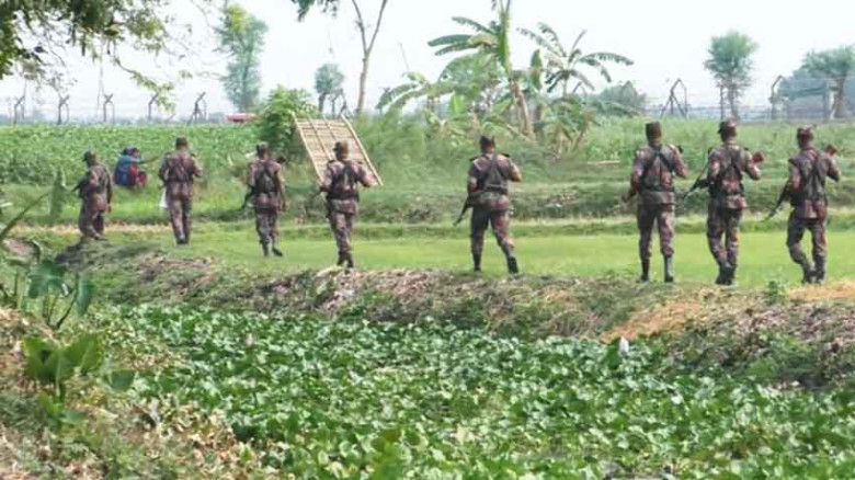সাতক্ষীরা সীমান্তে চোরাচালান প্রতিরোধে বিজিবির গুল...