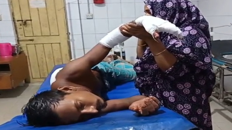 পাংশায় চা দোকানীকে মারপিট অবস্থা আশংকাজনক থানায় মা...