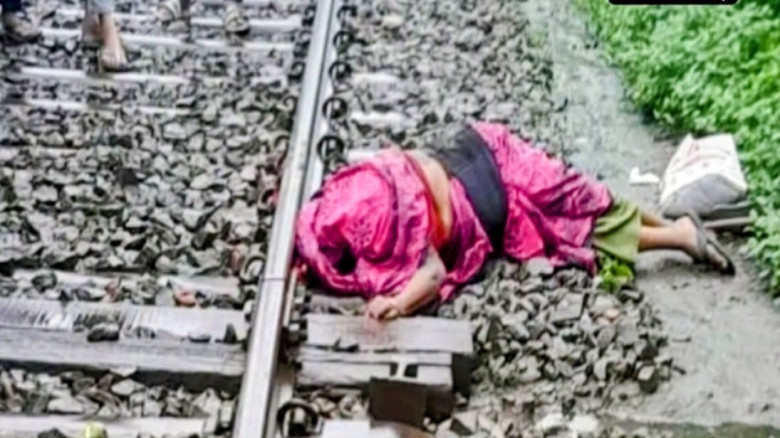 আলমডাঙ্গায় ট্রেনে কাটা পড়ে প্রতিবন্ধী বৃদ্ধার মৃত্...