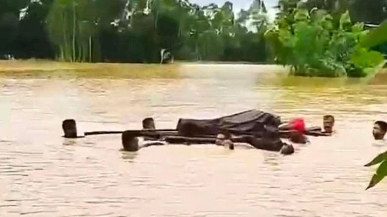 বন্যায় এখন পর্যন্ত ৫১ জনের মৃত্যু, ক্ষতিগ্রস্ত ১০ ...