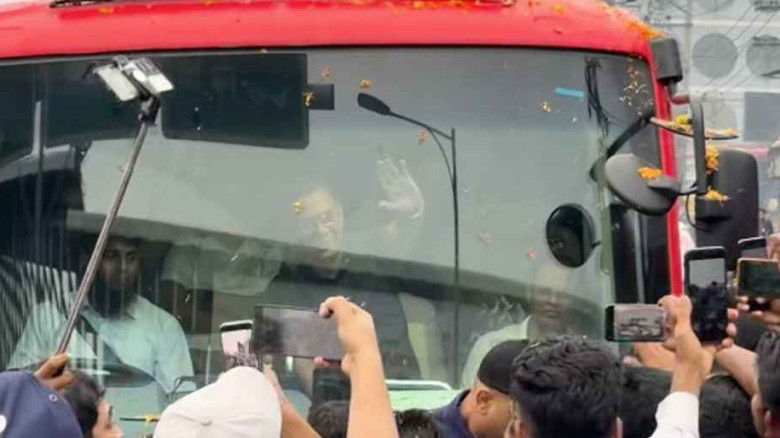 বরিশালে পৌঁছেছেন প্রধানমন্ত্রী তারেক রহমান...
