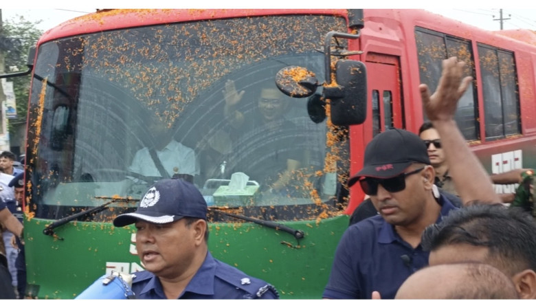 প্রধানমন্ত্রীকে শুভেচ্ছা জানাতে মাদারীপুরের মস্তফা...
