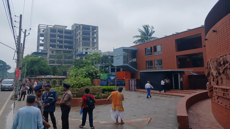 পোস্টারবিহীন বরিশাল নগরীতে তারেক রহমানের আগমন...