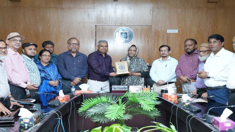 শীর্ষ মেধাবীদের বৃত্তির জন্য রাবিকে ১০ লাখ টাকা দি...