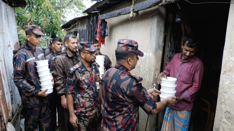 হবিগঞ্জে কমছে বন্যার পানি, ড্রোন দিয়ে সহায়তা নিয়ে ...