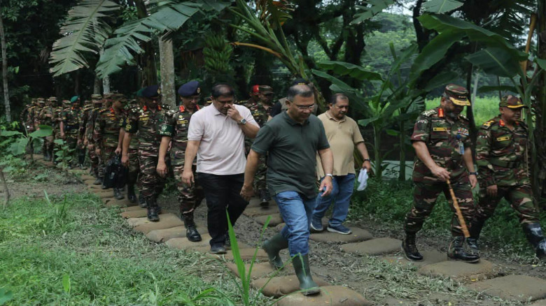 বরিশালের দুর্গম জঙ্গলের সেনা মহড়ায় প্রধানমন্ত্রী...