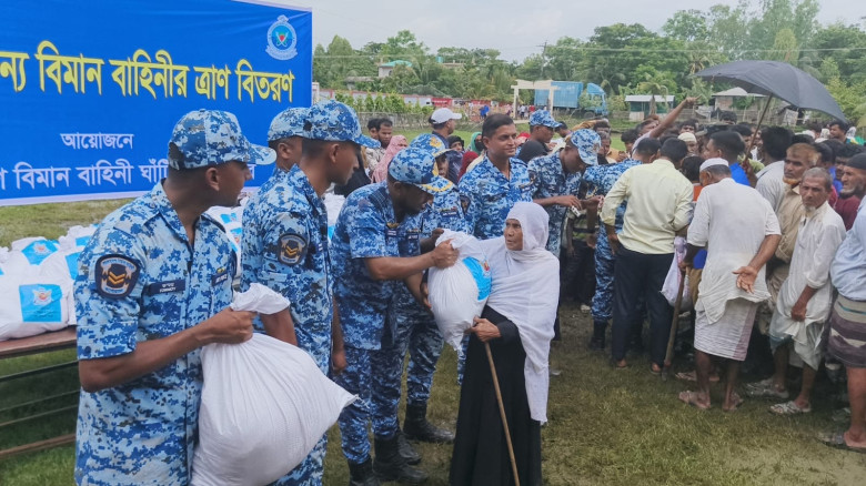 পেকুয়ায় বন্যাদুর্গত ৫৫০ পরিবারের মাঝে বিমান বাহি...