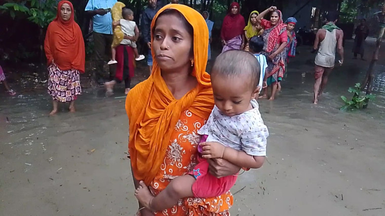 মনোহরদীর, চর আহাম্মদপুরে পানি বন্দী মানুষের সংবাদ ...