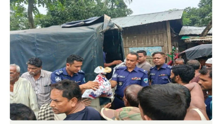 চকরিয়ায় কাকারা, সুরাজপুরে বানভাসি মানুষদের মাঝে পু...