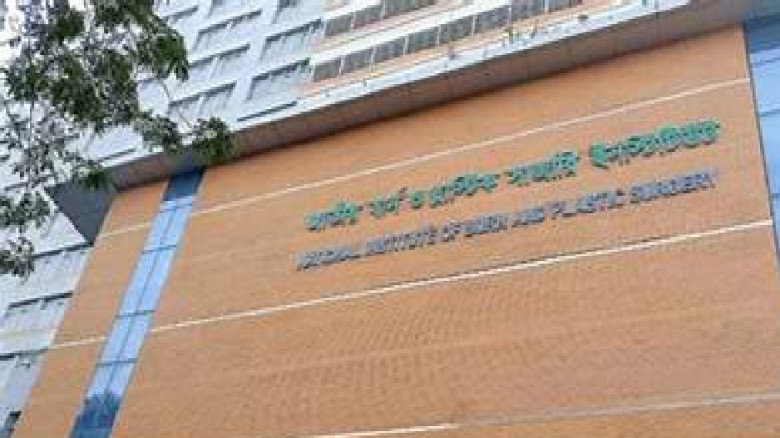 পুরান ঢাকায় সেলুনে এসি বিস্ফোরণে দগ্ধ ১০...