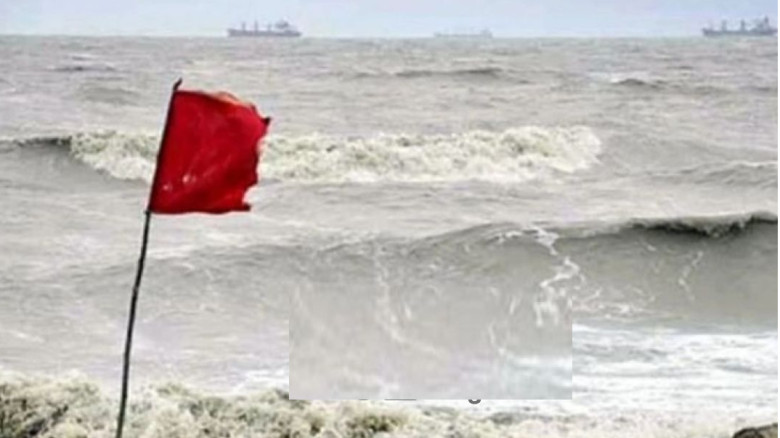 সমুদ্র বন্দরে ৩ নম্বর সতর্ক সংকেত...
