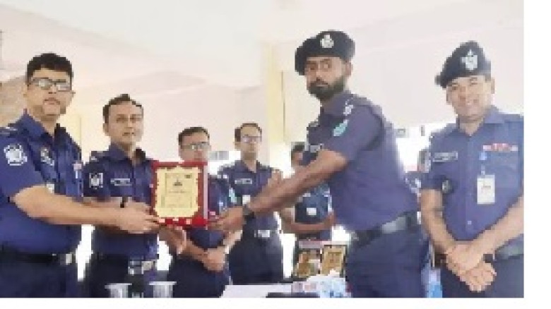 ধর্মপাশা থানার এসআই শরীফুল ইসলাম জেলার শ্রেষ্ঠ মাদ...