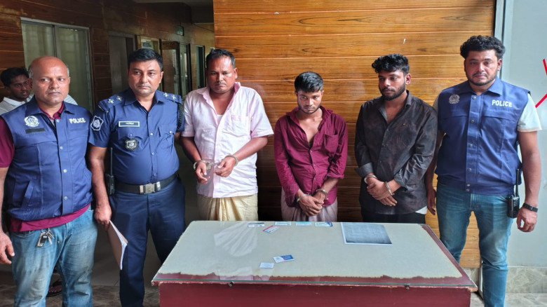 আনোয়ারায় ডেইরি  খামারে ডাকাতির ঘটনায় গ্রেপ্তার ...
