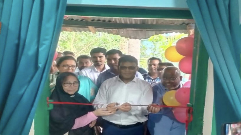 পরিত্যক্ত কক্ষ থেকে আধুনিক লাইব্রেরি, পুঠিয়া বালি...