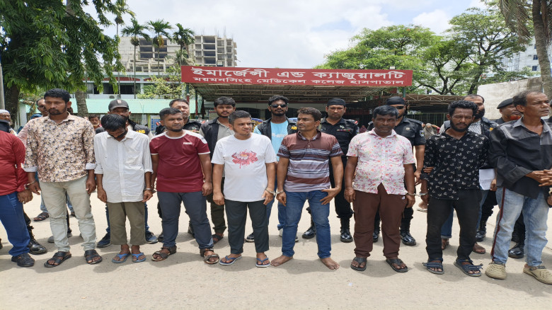 ময়মনসিংহ মেডিকেলে ১৪ দালাল গ্রেপ্তার, বিভিন্ন মেয়া...